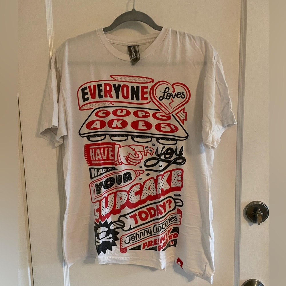 Johnny Cupcakes Everyone Loves Cupcakes White T-Shirt Size Men’s Large